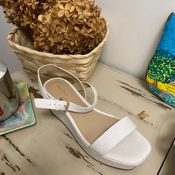 Aldo wedges size 8.5 - Picture 9 of 9